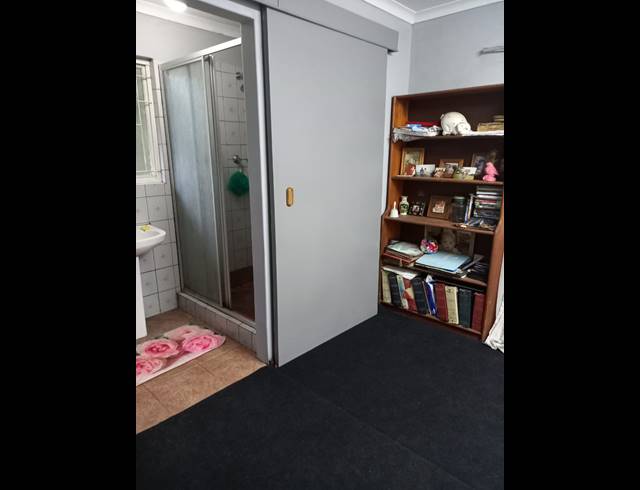 4 BEDROOM HOUSE FOR SALE IN QUEENSBURGH CENTRAL